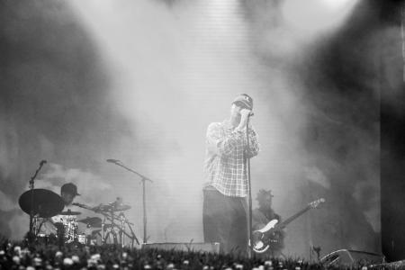 Loyle Carner beim ausverkauften Konzert im Rahmen des Stadtpark Open Air 2024. Foto: Felix Koch
