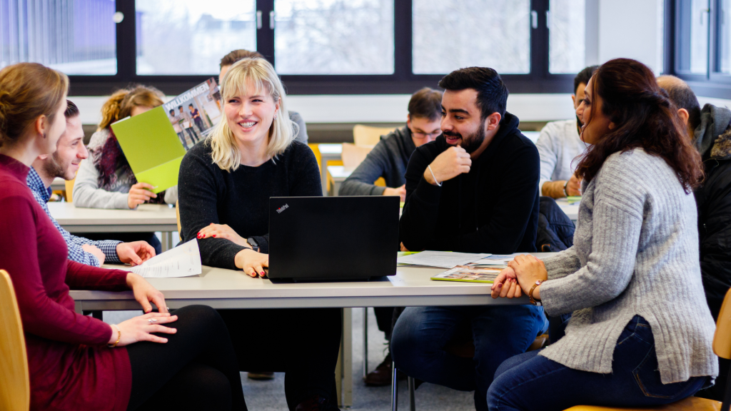 #UHHhilft, Studium, UHH, Studium mit Migrationshintergrund