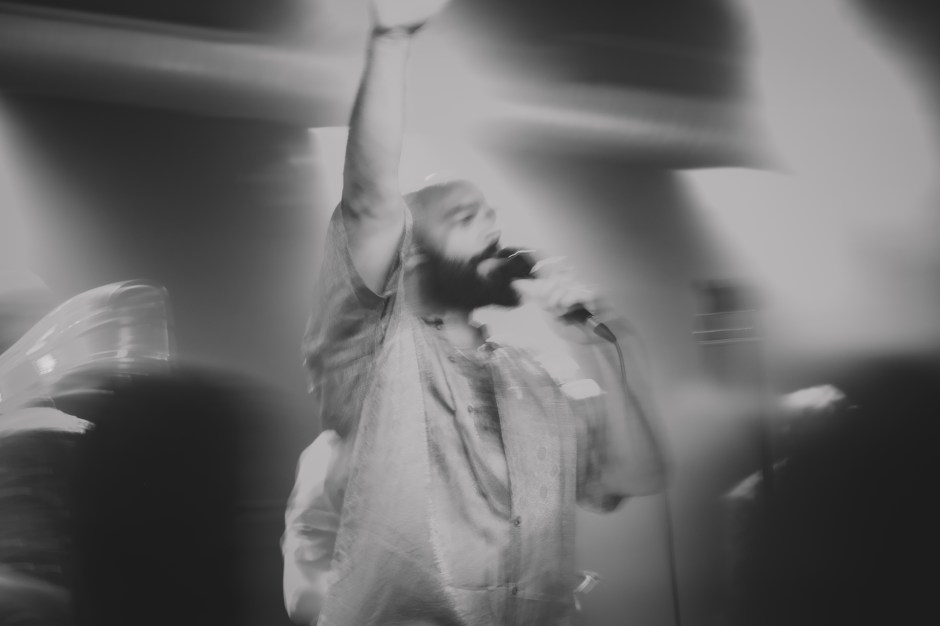 Der Frontsängers Kenny Joyner transportiert die besondere Mischung aus Soul und R&B. Foto: Felix Koch.